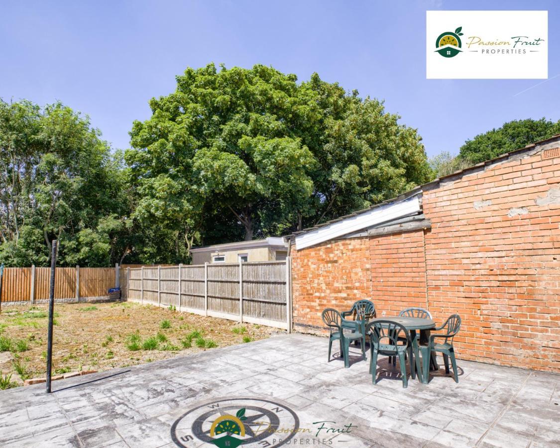 3 Bedroom Coventry House By Passionfruitproperties With Free Wi-Fi, Large Garden And Driveway - 52Nrc Kültér fotó